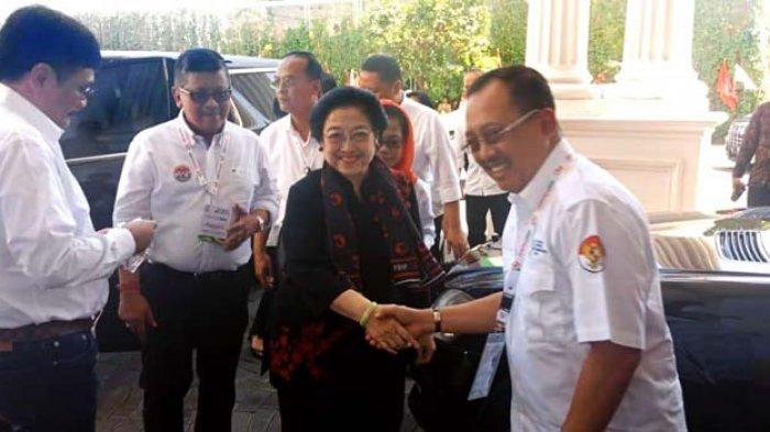 Armuji (kanan) bersama Ketum DPP Megawati Soekarnoputri