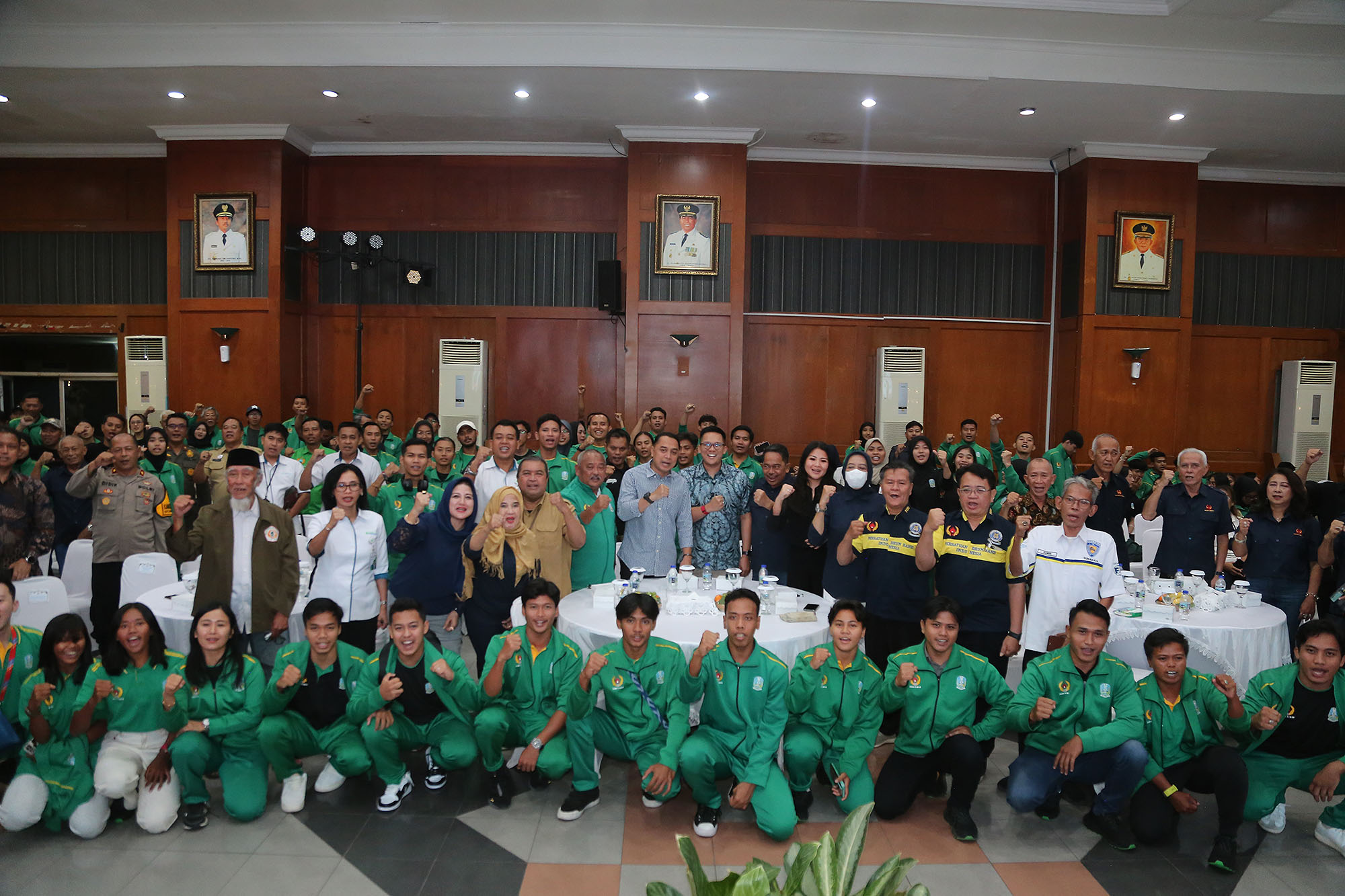 Pemkot Surabaya menggelar acara gala dinner sebagai bentuk apresiasi kepada para atlet yang meraih prestasi dalam ajang PON Aceh-Sumatera Utara 2024, Senin (23/9/2024) malam