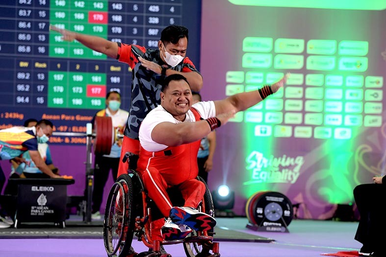 Atmaji Priambodo, peraih medali emas cabor Para Angkat Berat di ASEAN Para Games 2022. (Foto: Humas Kemenpora/Muchlis)

