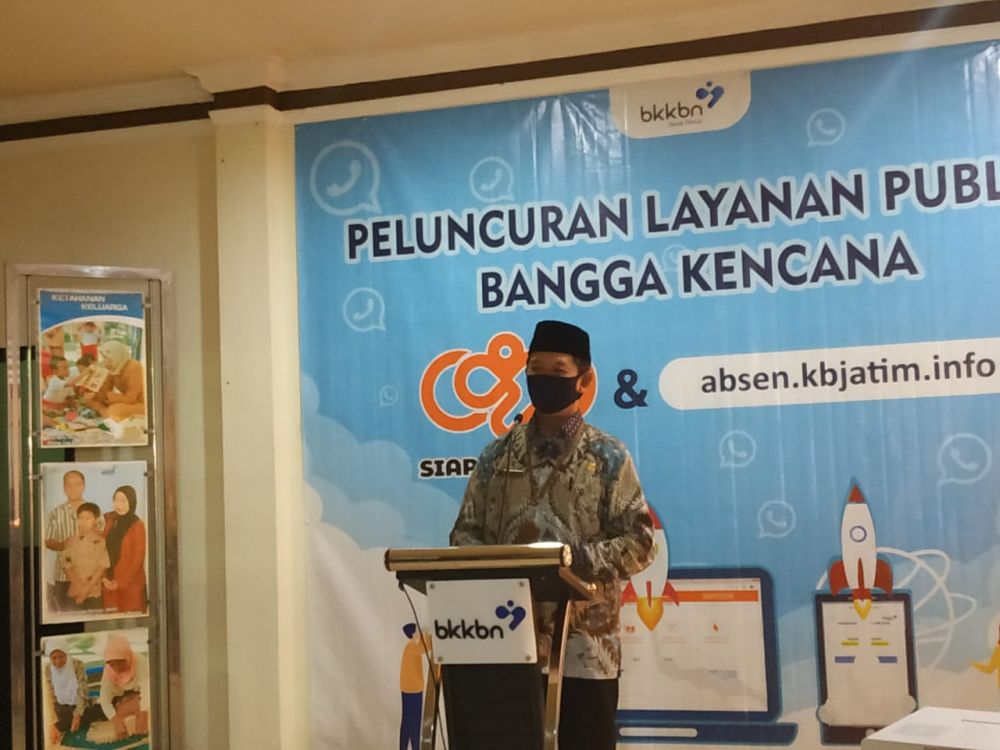 Kepala Kantor Perwakilan BKKBN Jatim, Sukaryo Teguh Santoso saat peluncuran layanan online. Foto: Siska/HMP