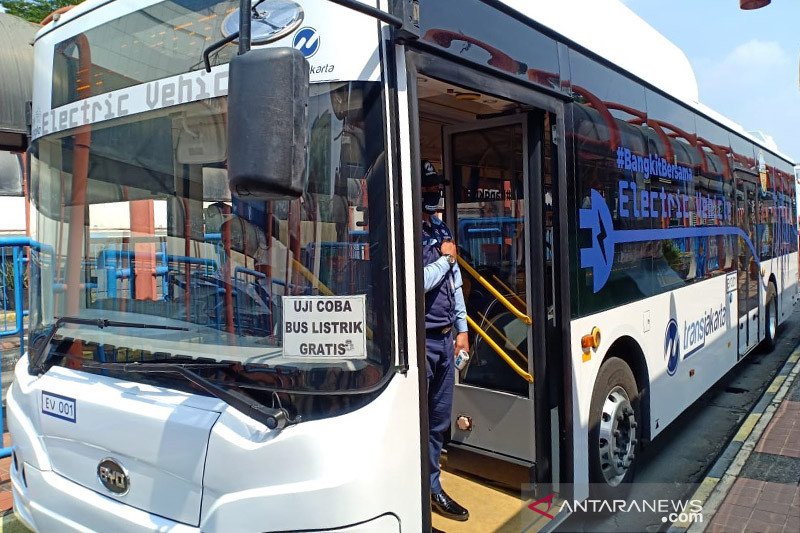 Hasil uji coba dua bus listrik selama tiga bulan cukup memuaskan.Demikian disampaikan PT Transportasi Jakarta (TransJakarta) dan PT Bakrie Autoparts