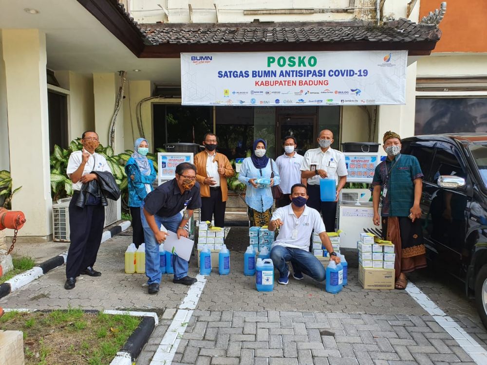 PT Pelindo sumbangkan 5 ribu APD untuk tujuh rumah sakit rujukan di Surabaya dan Bali (Foto: ist)