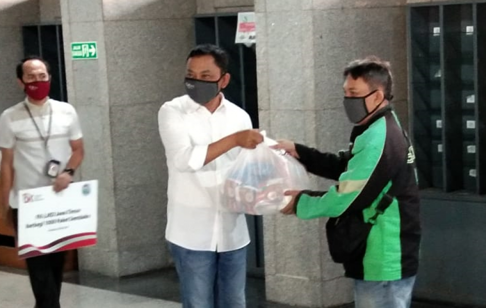 FK-LJKD Jatim bagi sembako untuk warga miskin terdampak Covid-19 (Foto: HMP/Anton) 
