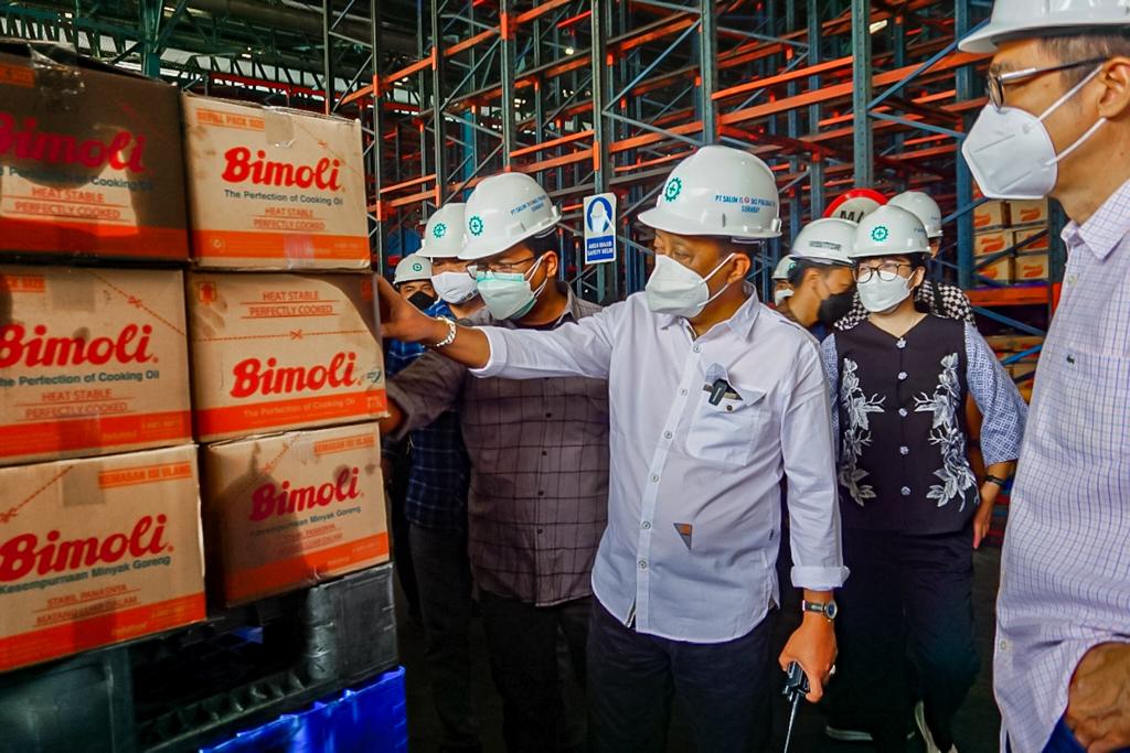 Wakil Wali Kota Surabaya Armuji berkunjung ke salah satu produsen minyak goreng di kawasan Jalan Tembaga, Kelurahan Perak Barat, Kecamatan Krembangan Surabaya