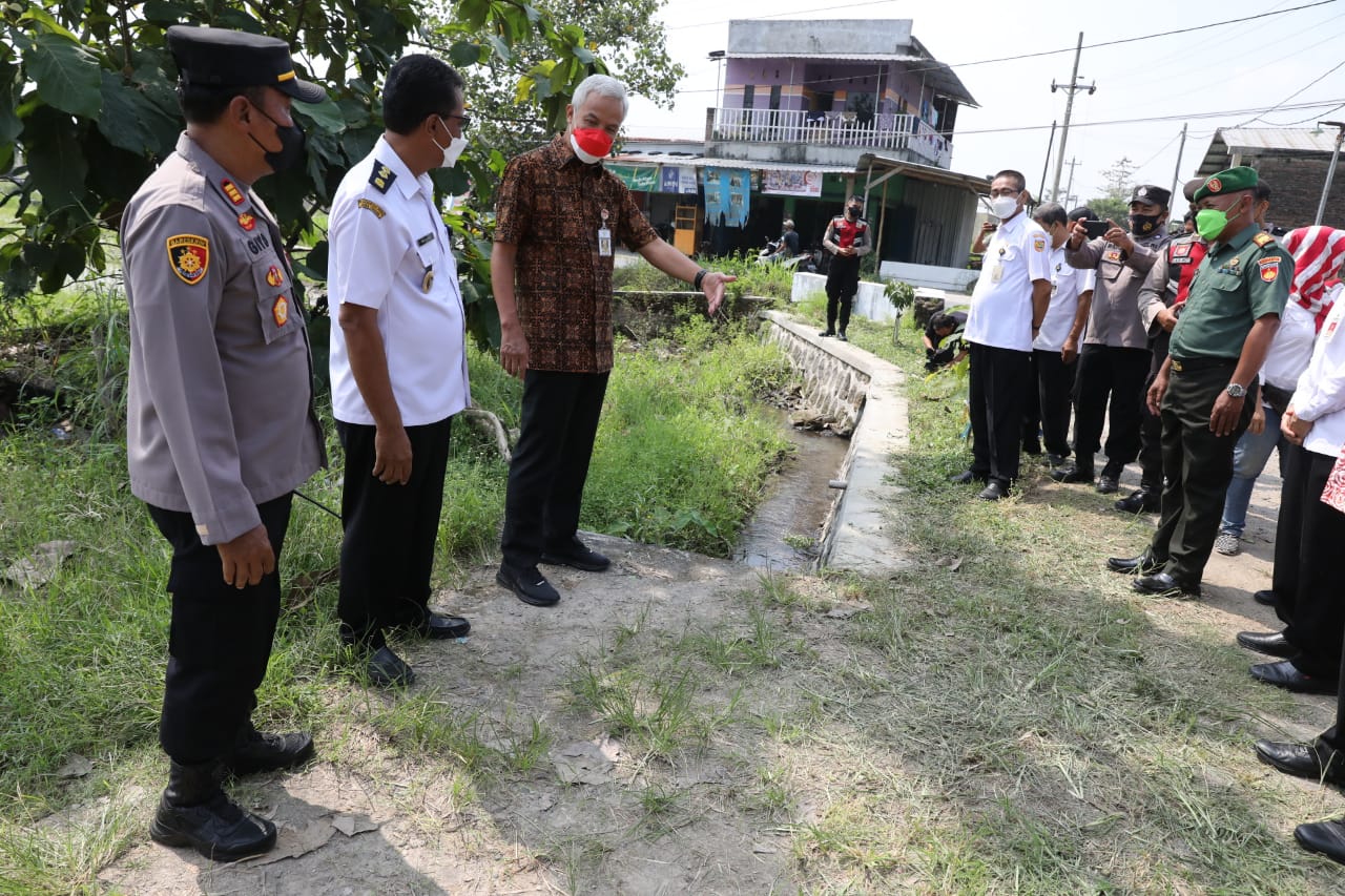 Gubernur Jawa Tengah, Ganjar Pranowo berkeliling ke sejumlah desa di Kabupaten Sukoharjo, Rabu (18/5/2022). 