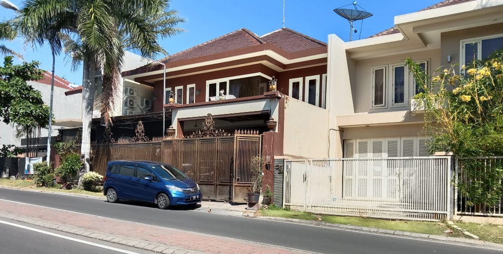 Rumah mewah berharga miliaran di Perumahan elit Citraland Surabaya ini tak mengibarkan bendera Merah Putih saat rakyat Indonesia lainnya memeringati HUT Kemerdekaan RI ke-75