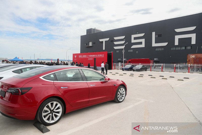 Ilustrasi: Foto yang diabadikan pada 26 Oktober 2020 ini menunjukkan kendaraan Tesla Model 3 yang diproduksi di China (made in China) . ANTARA FOTO/Xinhua/Ding Ting/pras.
