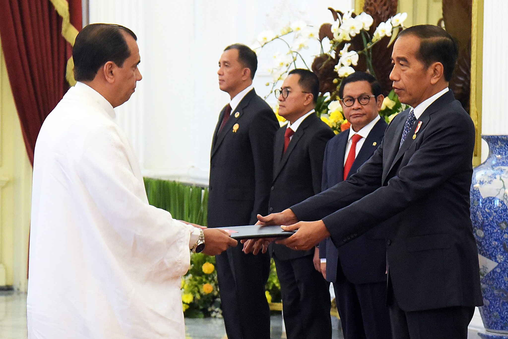 Presiden Jokowi menerima Surat-surat Kepercayaan dari Duta Besar Luar Biasa dan Berkuasa Penuh (LBBP) untuk Republik Indonesia di Istana Merdeka, Jakarta, Kamis (08/08/2024) pagi. (Foto: Humas Setkab/Rahmat)