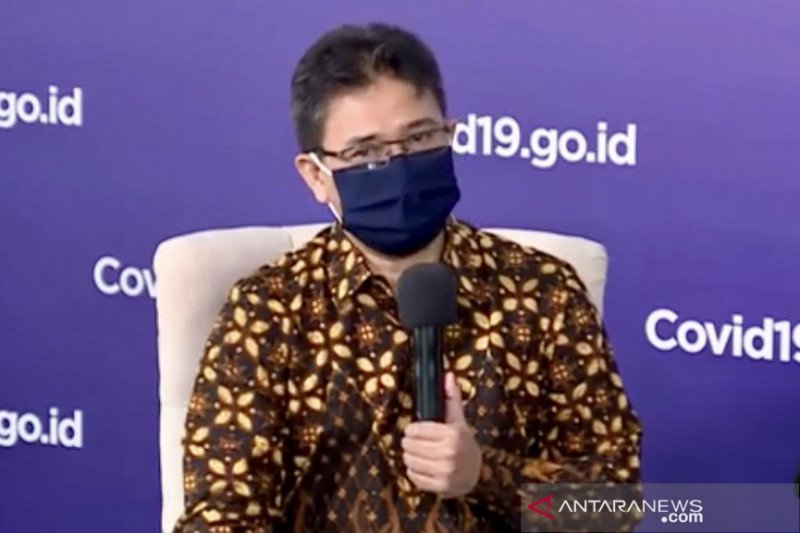 Ketua Perhimpunan Dokter Paru Indonesia Dr dr Agus Dwi Susanto menjelaskan fenomena Long COVID pada penyintas COVID-19 salam dialog yang digelar Satgas COVID-19 di Jakarta, Kamis (3/12/2020). (ANTARA/Virna P Setyorini)


