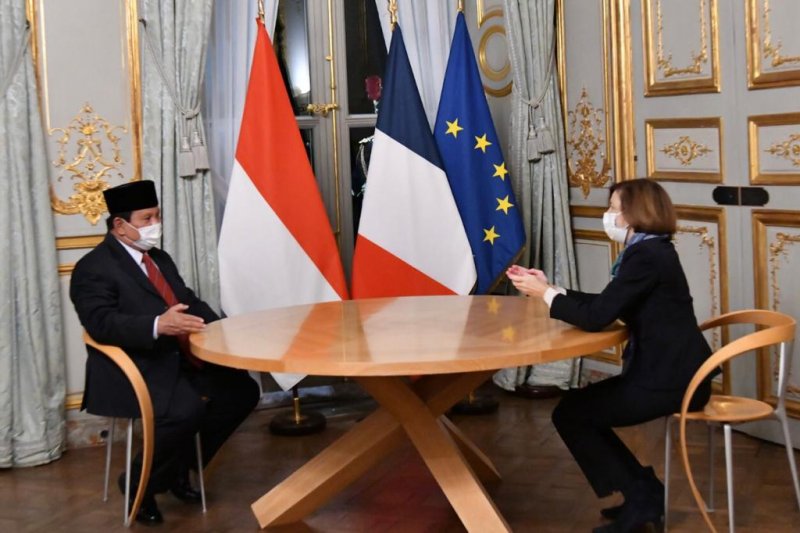 Menhan RI Prabowo Subianto Bertemu Menhan Prancis di Paris