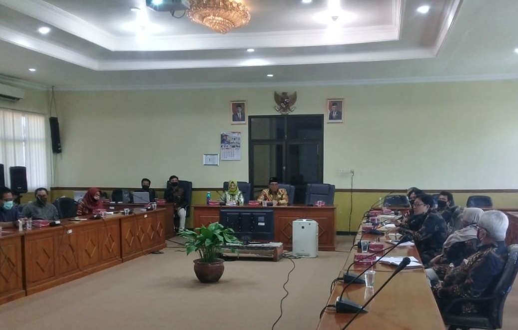 Komisi D DPRD Sidoarjo saat hearing dengan Dekesda (Foto: HMP/Muklis)