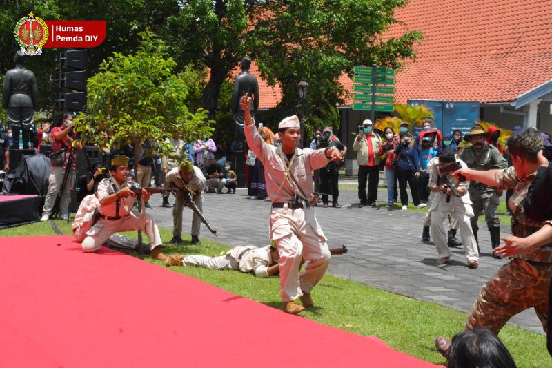 Peringatan Serangan Umum 1 Maret selalu digelar teatrikal oleh para seniman Yogyakarta yang bertujuan untuk membangkitkan kembali imajinasi, kreativitas agar masyarakat dan generasi muda dapat turut merasakan perjuangan itu.