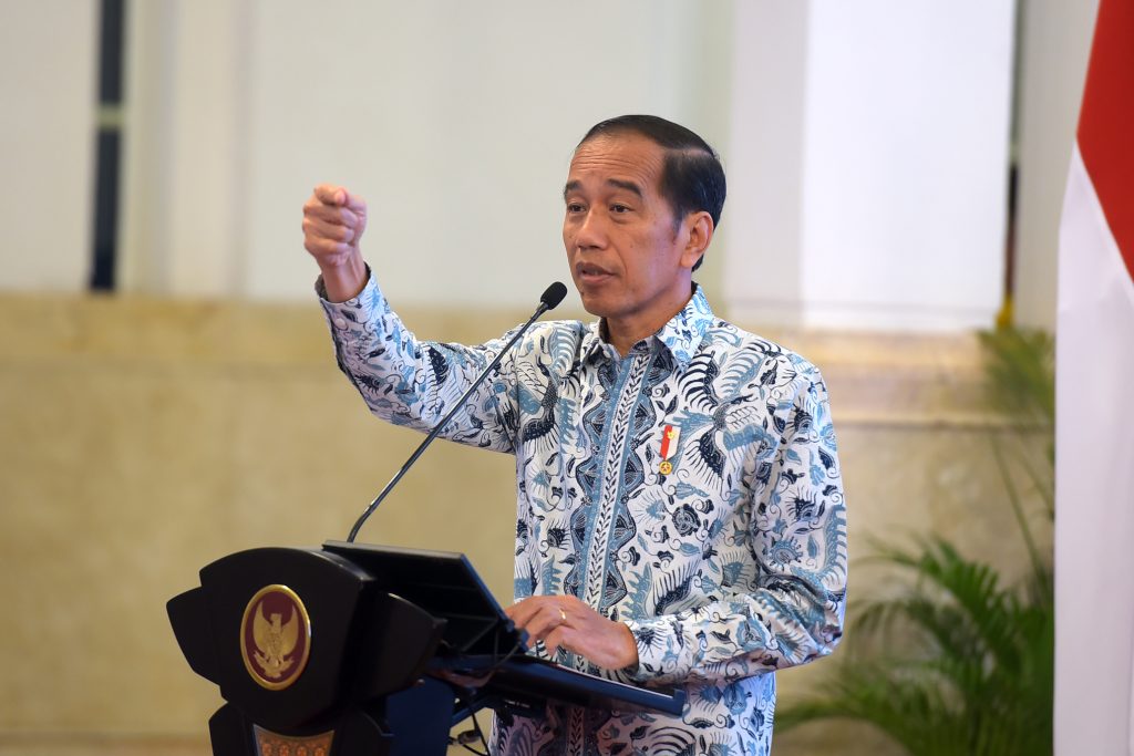 Presiden Jokowi dalam pertemuan dengan para penjabat kepala daerah se-Indonesia, Senin (30/10/2023), di Jakarta. (Foto: Humas Setkab/Oji)


