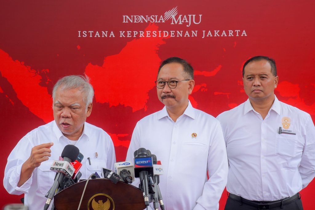 Menteri PUPR Basuki Hadimuljono dan Kepala Otoritas IKN memberikan keterangan pers, Rabu (13/03/2024), di Jakarta. (Foto: Humas Setkab/Seno)

