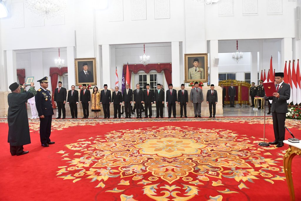 Presiden RI Joko Widodo (Jokowi) melantik Marsekal Madya (Marsdya) TNI Mohamad Tonny Harjono sebagai Kepala Staf Angkatan Udara (KSAU), Jumat (05/04/2024), di Istana Negara, Jakarta