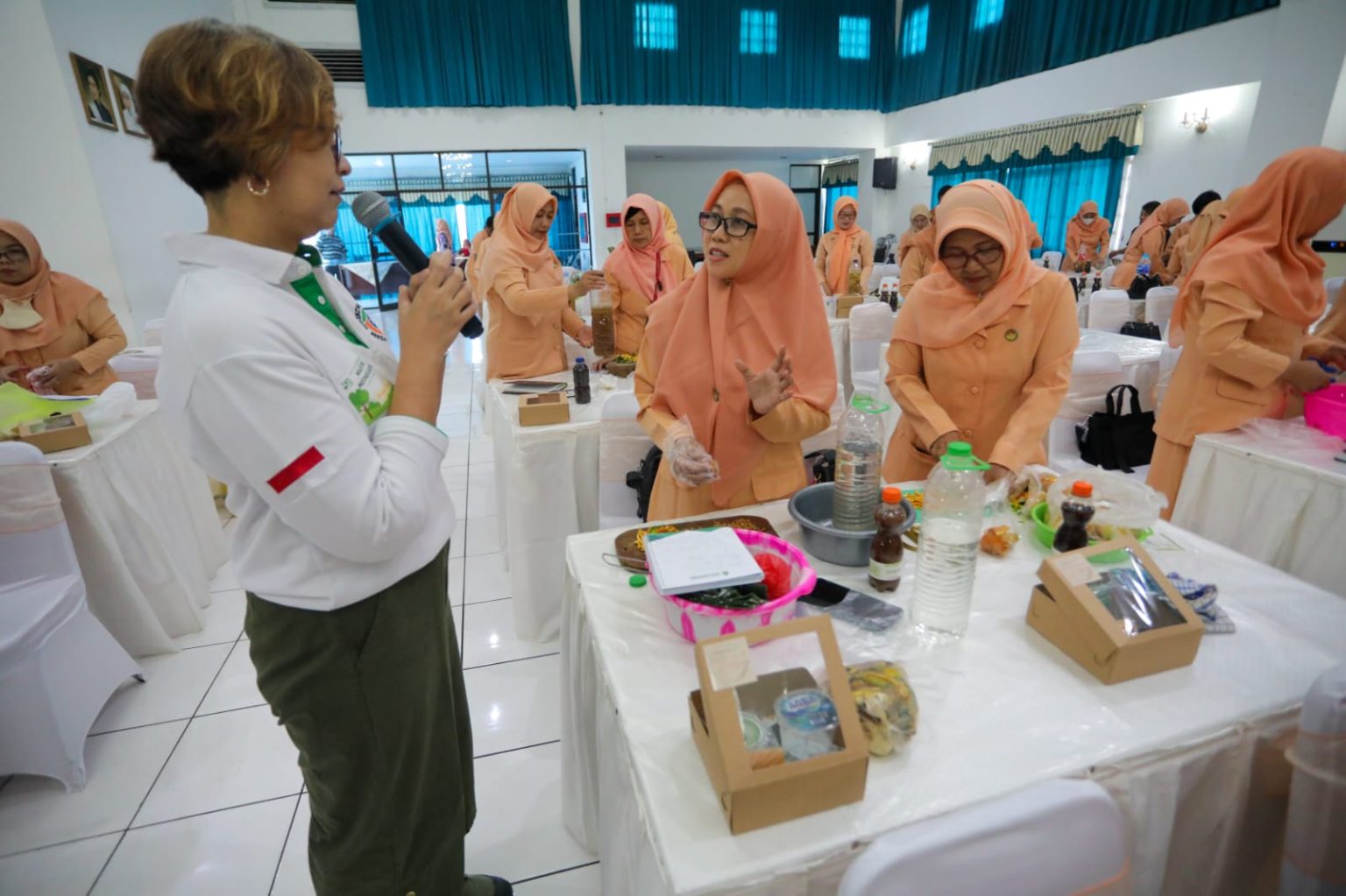 Pelatihan Pembuatan Eco Enzyme di aula DWP Provinsi Jateng Kota Semarang, Rabu (11/10/2023)