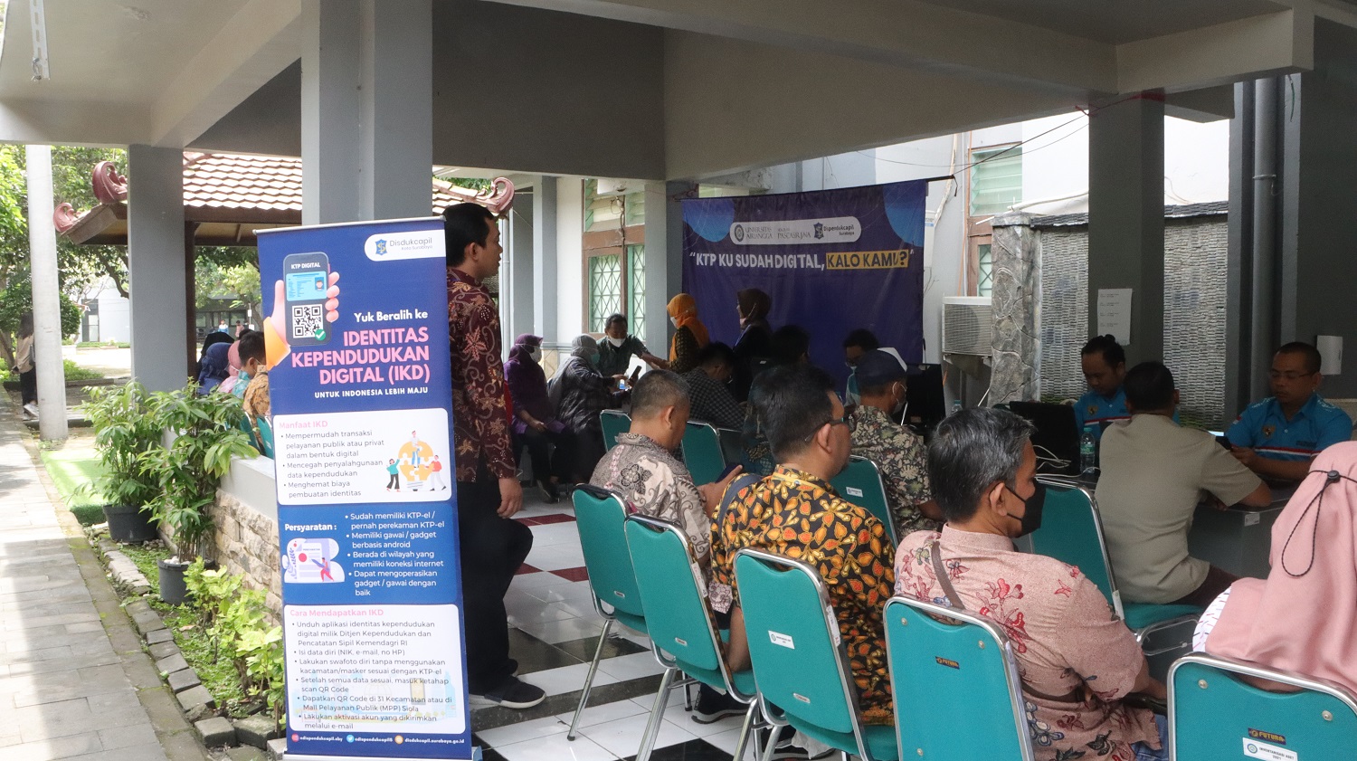 Pemkot Surabaya melalui Dinas Kependudukan dan Pencatatan Sipil (Dispendukcapil), terus memasifkan sosialisasi aktivasi Identitas Kependudukan Digital