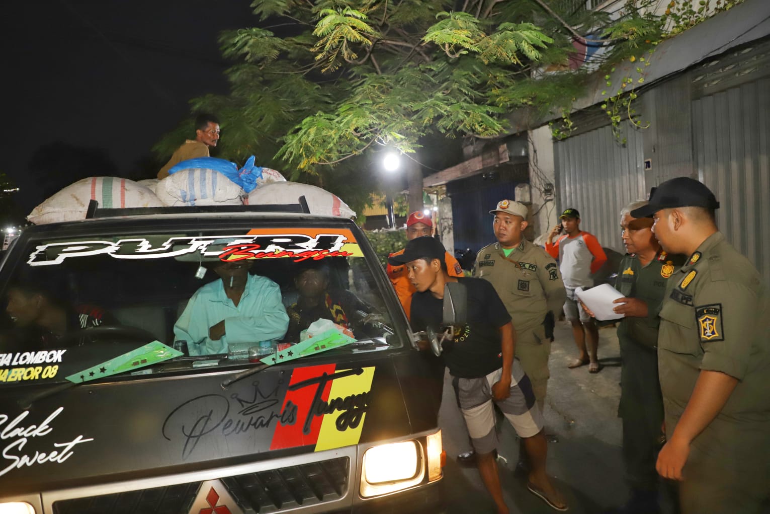 Lindungi Pedagang Pasar Keputran, Satpol PP Surabaya Tak Gentar Tertibkan PKL Pedestrian
