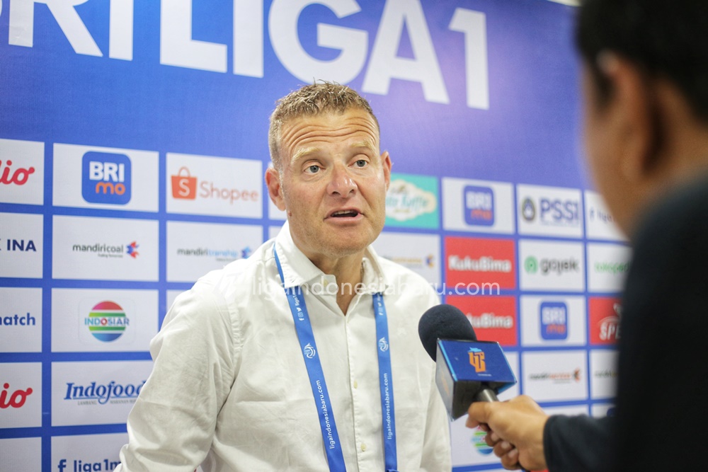 pelatih Persebaya Josep Gombau