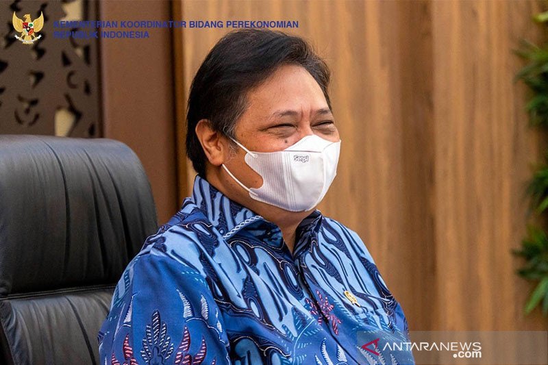 Dokumentasi - Menteri Koordinator (Menko) Bidang Perekonomian Airlangga Hartarto sekaligus Ketua Komite Penanganan COVID-19 dan Pemulihan Ekonomi Nasional (KPC PEN) Airlangga Hartarto. ANTARA/HO-PrekonomianRi/pri. (ANTARA/HO-PrekonomianRi)
