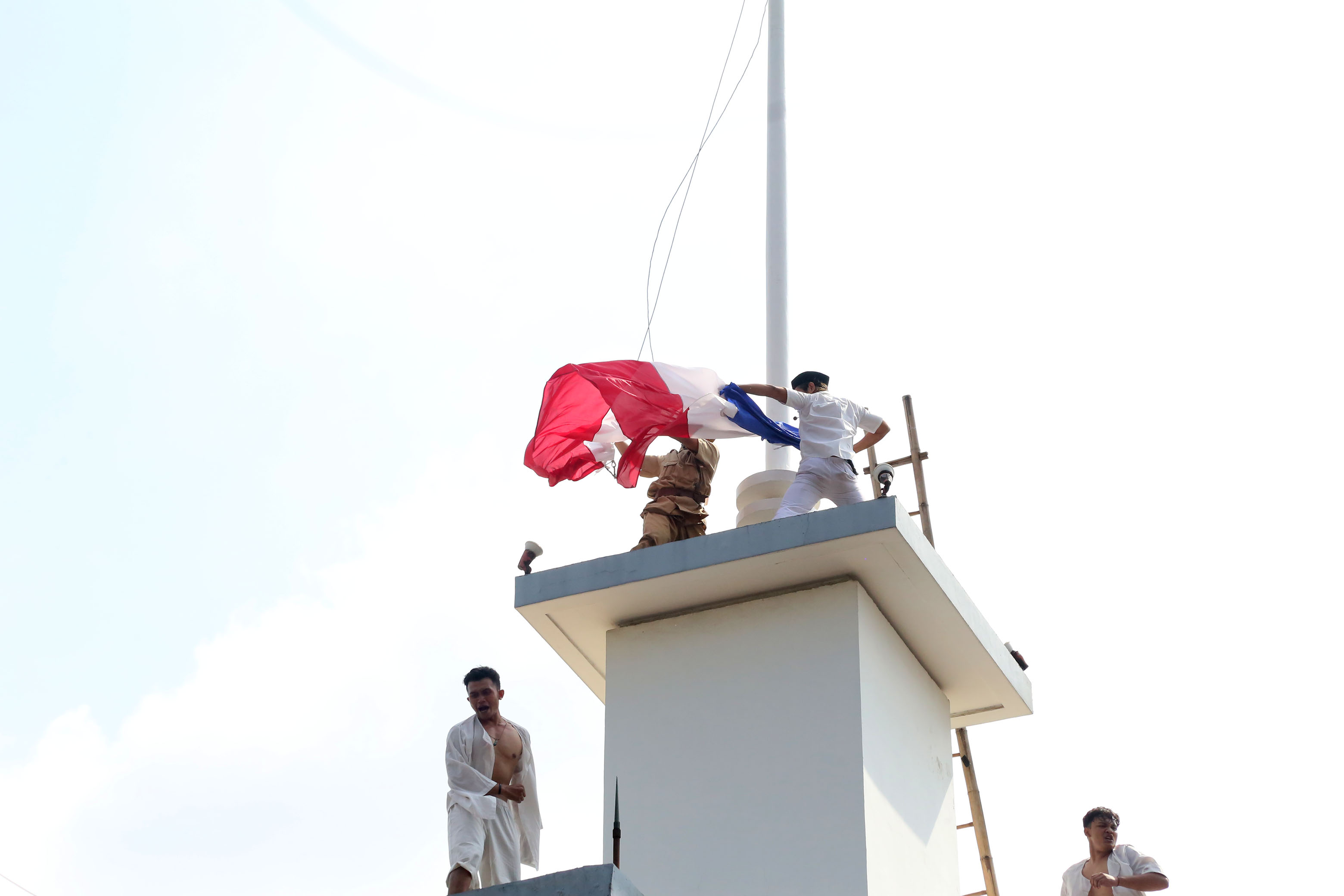 Teatrikal Refleksi Perobekan Bendera Belanda Kembali Digelar, Wali Kota Surabaya Pimpin Pertunjukan