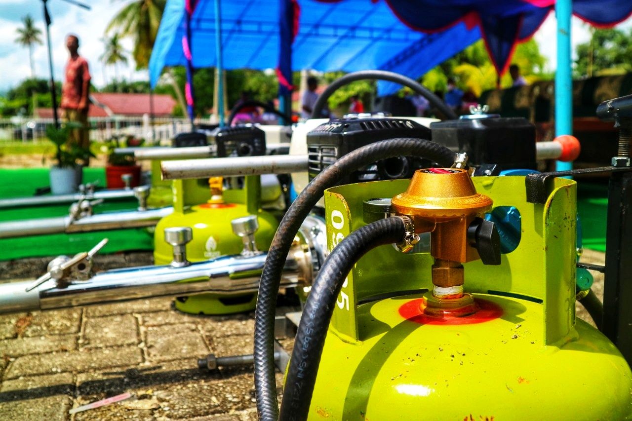 Pemerintah melalui Kementerian ESDM meminta pemerintah daerah turut mengawasi penggunaan Liquified Petroleum Gas (LPG) 3 kg agar tetap sasaran