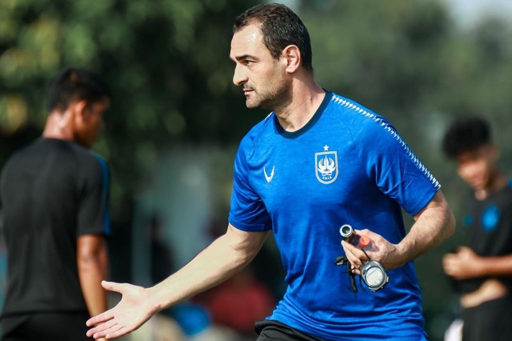 Pelatih PSS Semarang Gilbert Agius