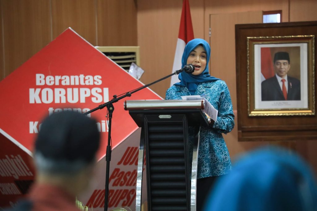 Atikoh, dalam acara sosialisasi antikorupsi kepada TP PKK se-Jawa Tengah, secara hybrid, dari Aula Kantor Inspektorat, Jalan Pemuda, Semarang, Kamis (10/11/2022).