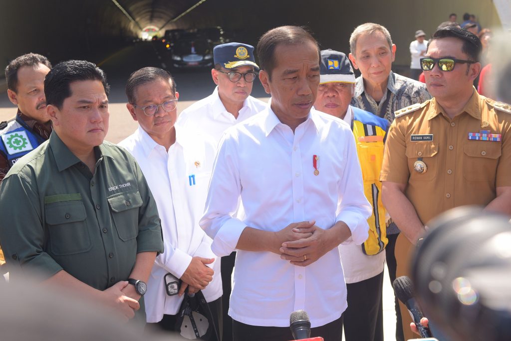 Presiden Jokowi memberikan keterangan pers usai meresmikan Jalan Tol Cisumdawu, Selasa (11/07/2023), di Jabar.