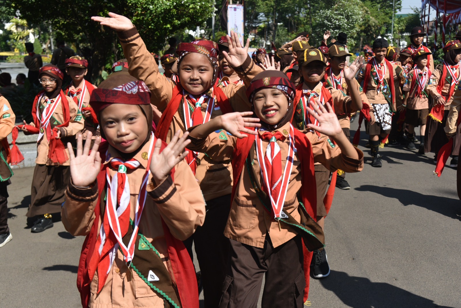  - Pemerintah Kota (Pemkot) Surabaya menggelar upacara Peringatan Hari Ulang Tahun (HUT) ke-62 Hari Pramuka di Taman Surya, Balai Kota Surabaya, Senin (14/8/2023). 