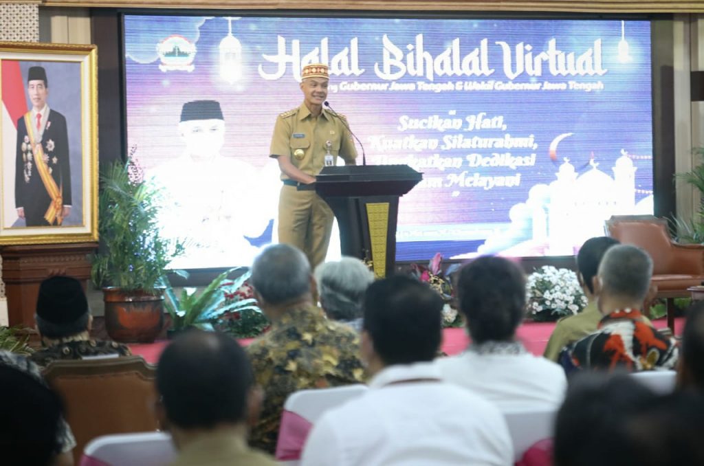 Gubernur Jawa Tengah Ganjar Pranowo menggelar halal bihalal secara virtual, Senin (9/5/2022). 