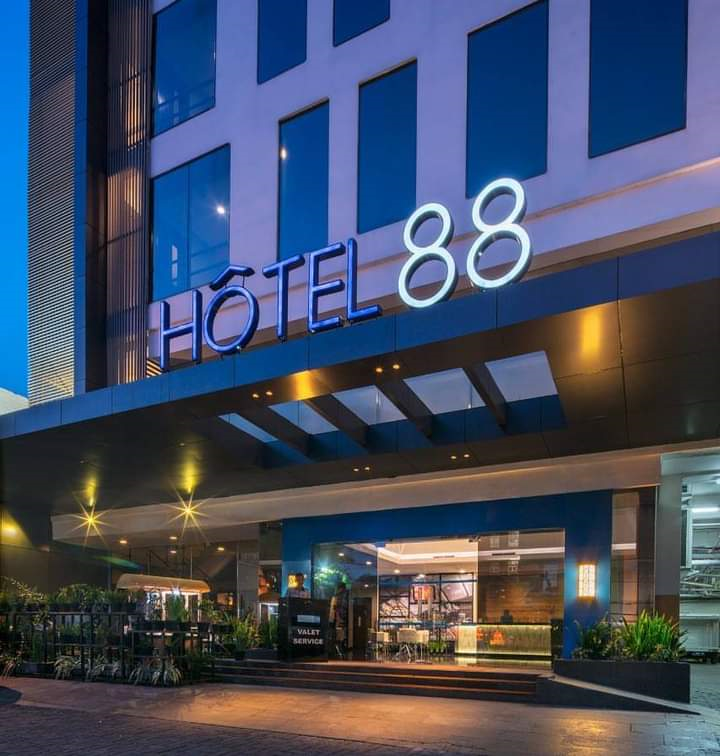 Suasana Hotel 88 Jalan Embong Malang, Minggu (2/8) malam. (Foto HMP/Anton)