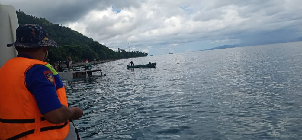 Diduga Kelebihan Muatan, KLM Sinar Bahagia 03 Tenggelam