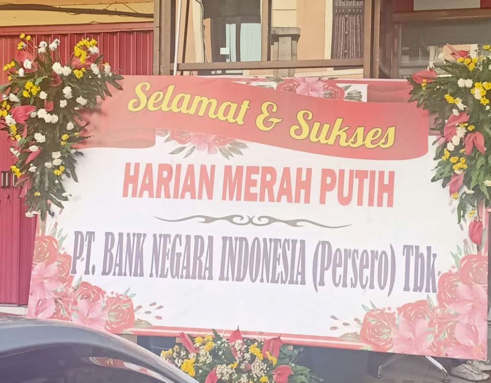 KARANGAN BUNGA: Bank Negara Indonesia (Persero)  mengucapkan selamat dan sukses kepada Harian Merah Putih, Selasa (21/4).
