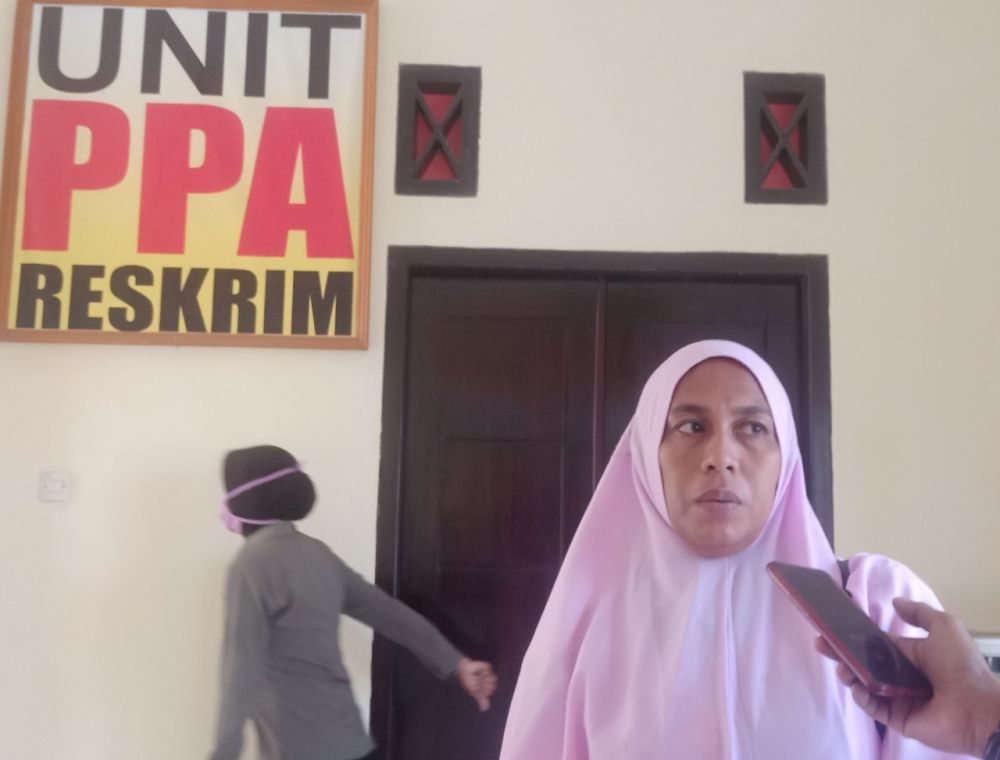 Rita Umaternate, Bhayangkari Cabang Kepulauan Sula berjuang mencari keadilan atas kasus KDRT yang dialaminya.