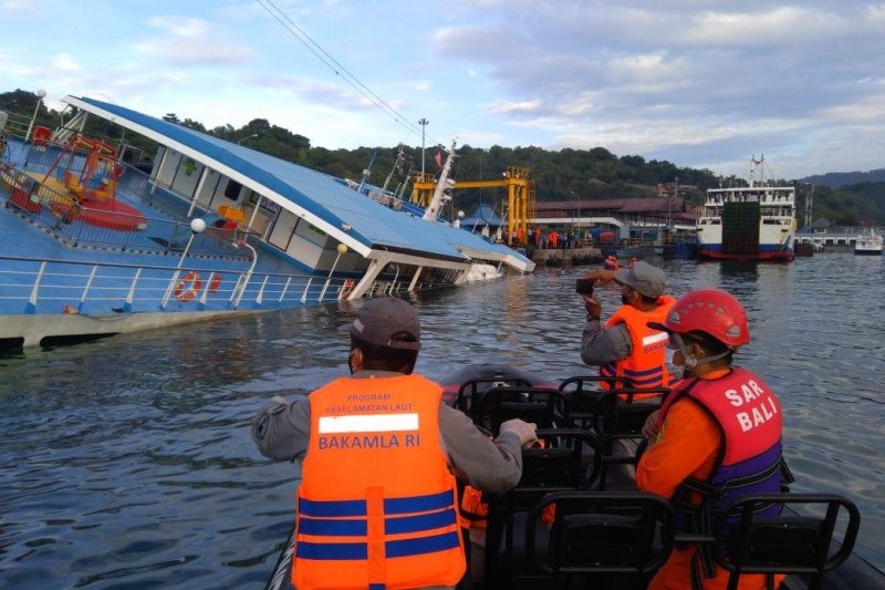 KMP Dharma Rucitra III Tenggelam, 66 Penumpang Selamat