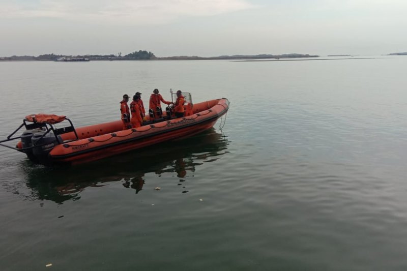 Operasi SAR terhadap seorang kapten kapal tug boat yang tenggelam di perairan Batu Ampar, Batam, Kepri. (Foto/SAR Tanjungpinang)

