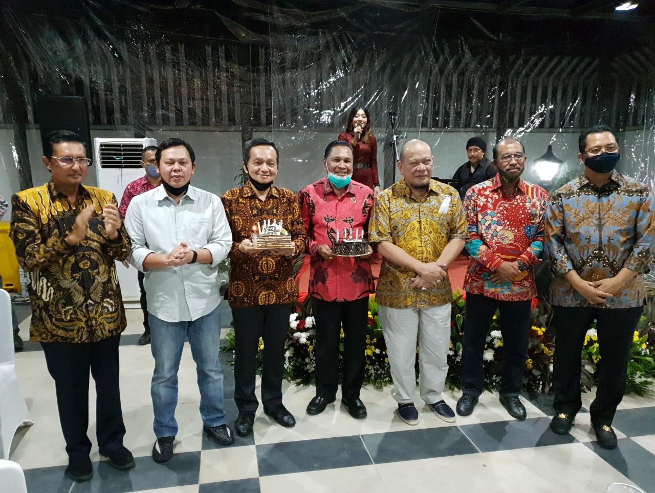 Pimpinan DPD RI usai melaksanakan kegiatan silaturahmi di rumah jabatan Ketua DPD RI.