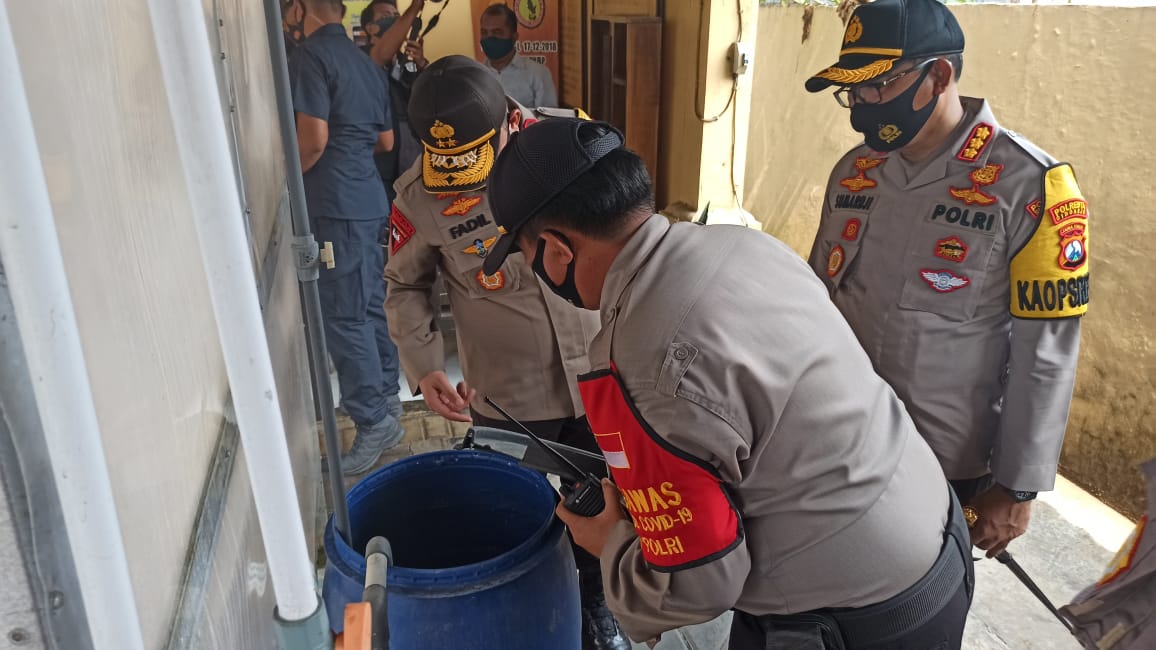Kapolda Jatim ketika malakukan pengecekan kesiapan Polsek di wilayah Polresta Sidoarjo dalam menjalankan program Kampung Tangguh, Kamis (9/7/2020).