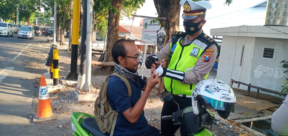 Satlantas Polres Gresik Gencar Lakukan Gerakan Jatim Bermasker