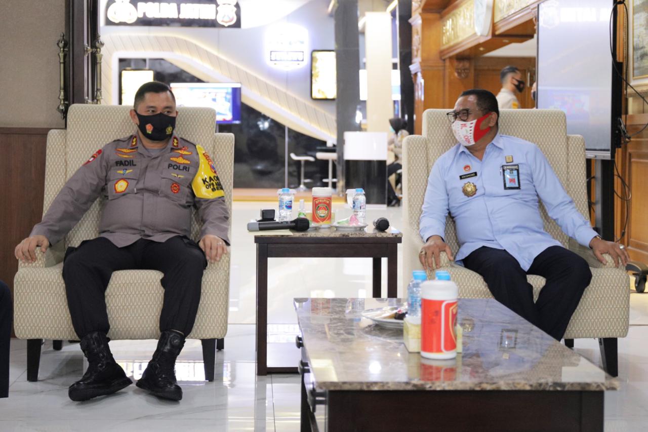 Kapolda Jatim bersama Kakanwil Kemenkumham Jatim ketika bersilaturahmi di Mapolda Jatim, Selasa (18/8/2020).