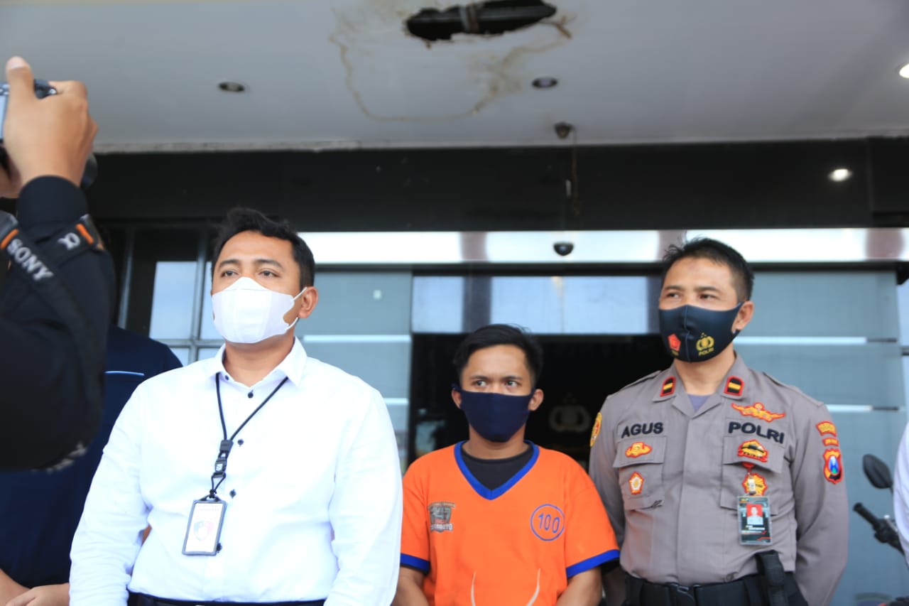 Wakasat Reskrim Polrestabes Surabaya ketika memimpin konferensi pers di Mapolrestabes Surabaya, Senin (31/8/2020).