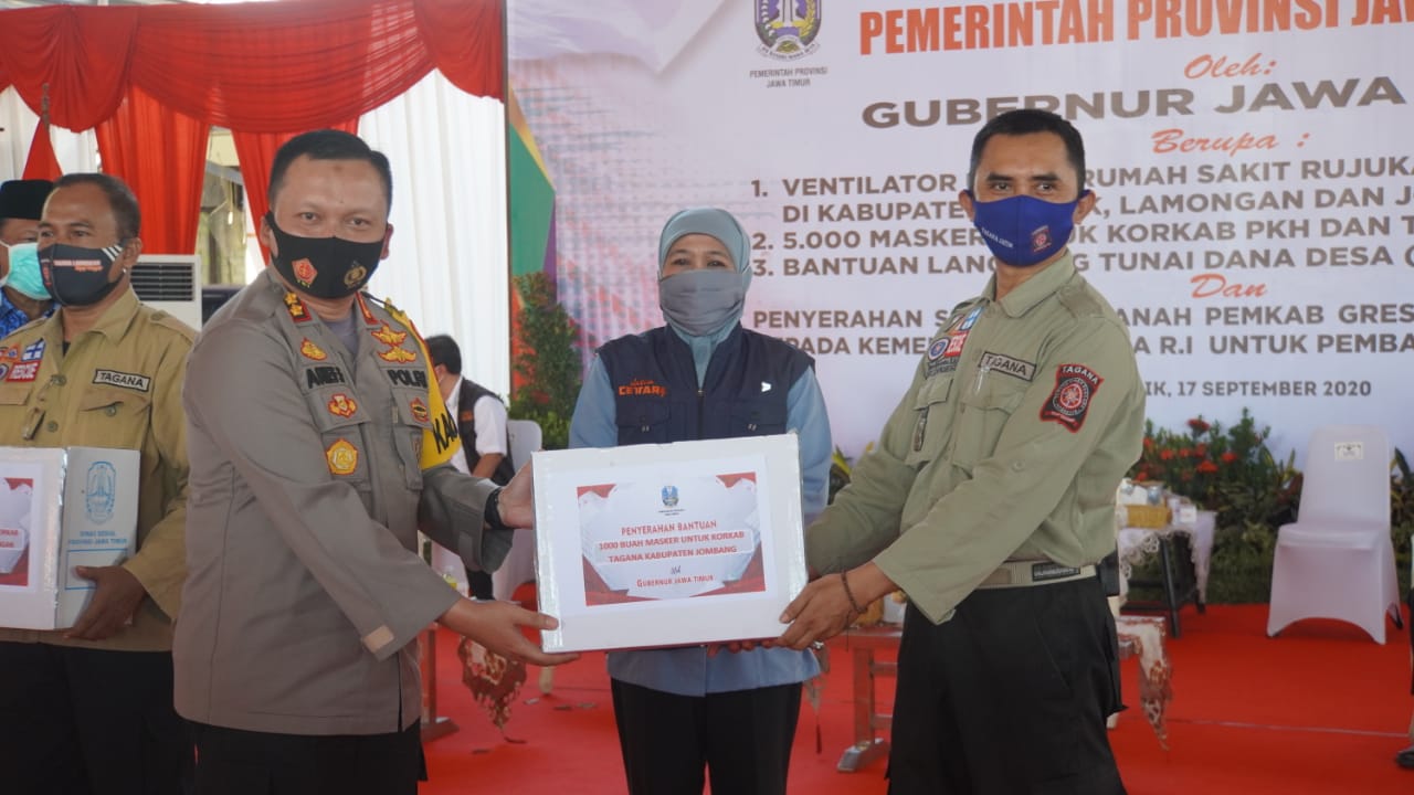 Kapolres Gresik ketika menhgadiri acara penyerahan bantuan ventilator dari Gubernur Jatim di Kantor Bupati Gresik, Kamis (17/9/2020).