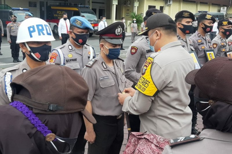 Kapolrestabes Medan Kombes Pol Riko Sunarko memberhentikan tidak hormat personel dari dinas Polri . (ANTARA/HO)
