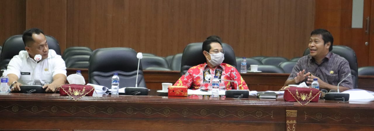 Sekda Maluku Kasrul Selang mengatakan Ranperda dari APBD Perubahan telah ditetapkan DPRD Maluku. HMP/BOY