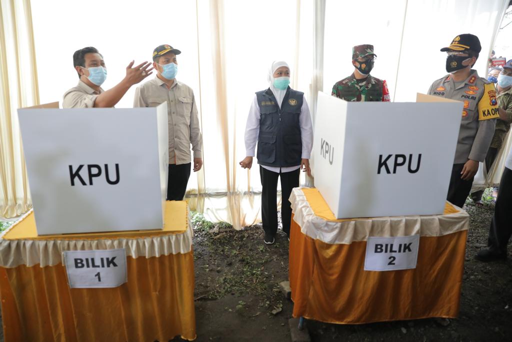 Gubernur Khofifah dan Forkopimda Jatim Tinjau  di Beberapa TPS