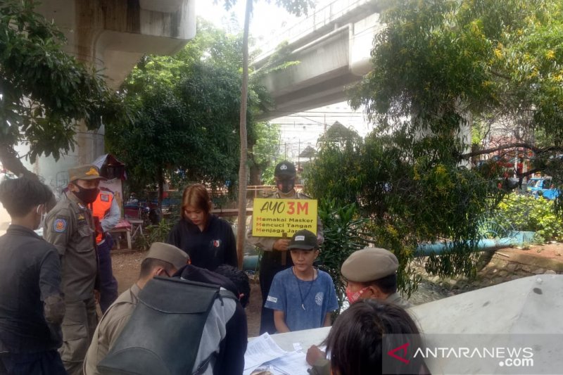 Satu Perempuan Terdeteksi Reaktif dalam Sebuah Razia di Petamburan