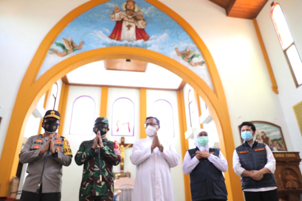 Jelang Natal, Gubernur Khofifah Bersama Forkopimda Jatim Tinjau Gereja