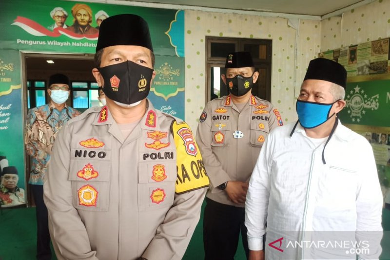 Kapolda Jatim Irjen Pol Nico Afinta (kiri) saat berkunjung ke kantor Pengurus Wilayah Nahdlatul Ulama (PWNU) Jatim di Surabaya, Rabu (13/1). ANTARA/HO-Aspri

