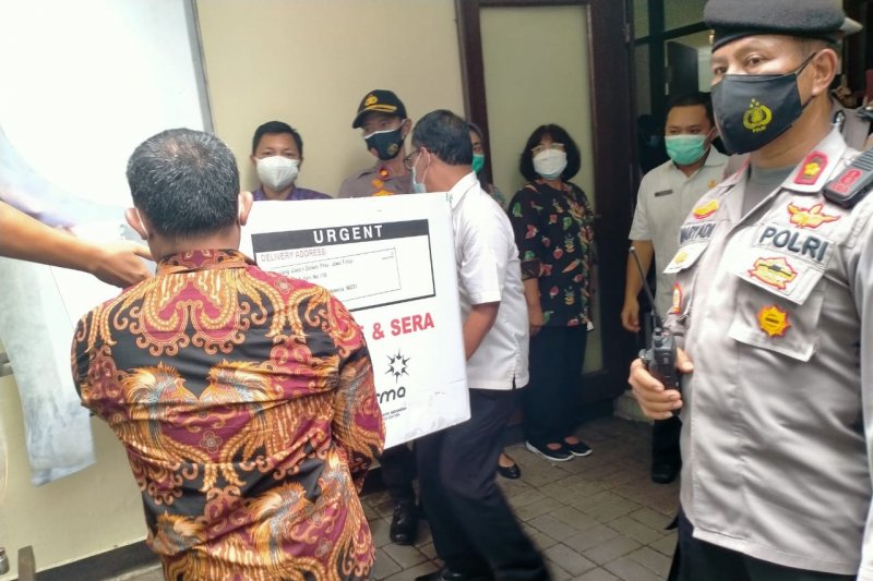 Vaksin COVID-19 yang datang di kantor Dinkes Sidoarjo (Antara Jatim/SI/IS)

